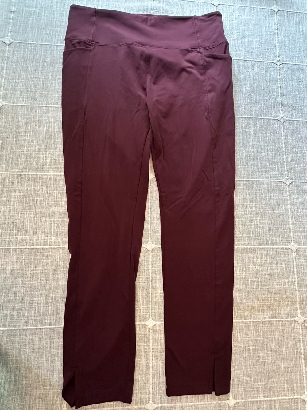 Athleta Mercer Tight Womens L Auberge Burgundy 353758 Pockets Split Hem Yoga